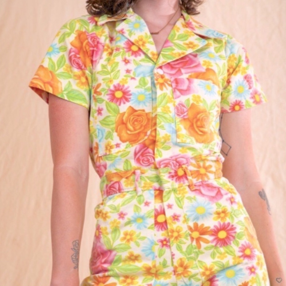 NEW BBP Wallpaper Floral Short Sleeve Jumpsuit | S - Picture 2 of 3